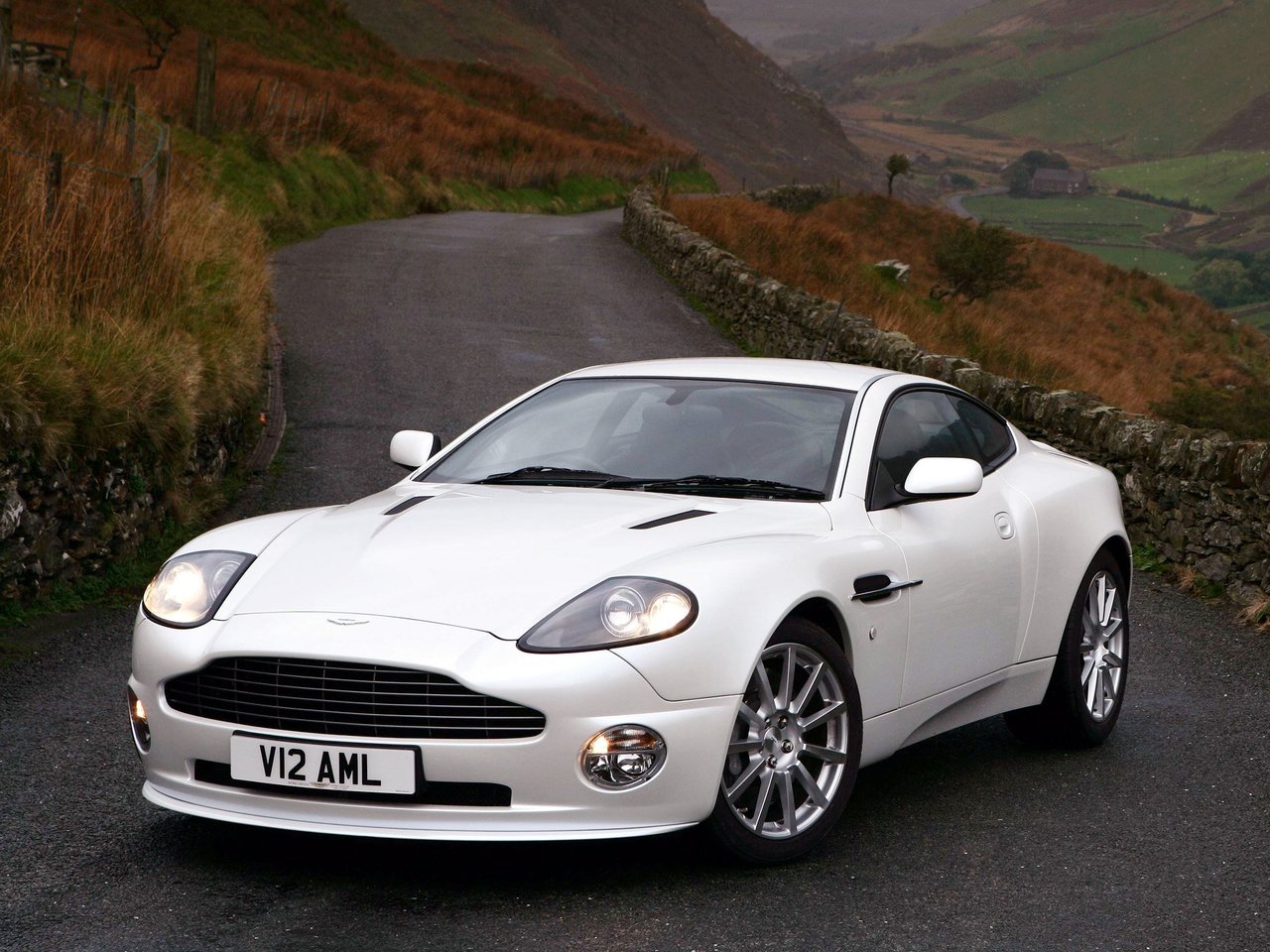 Aston Martin V12 Vanquish I (Купе, 2001-2007)