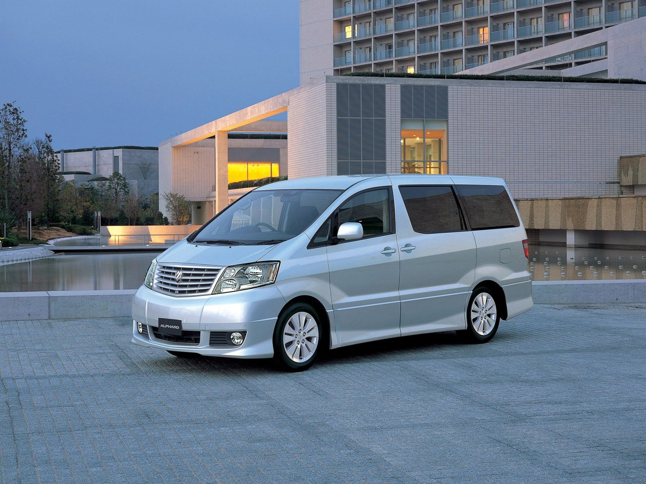 Toyota Alphard I (Минивэн, 2002-2005)