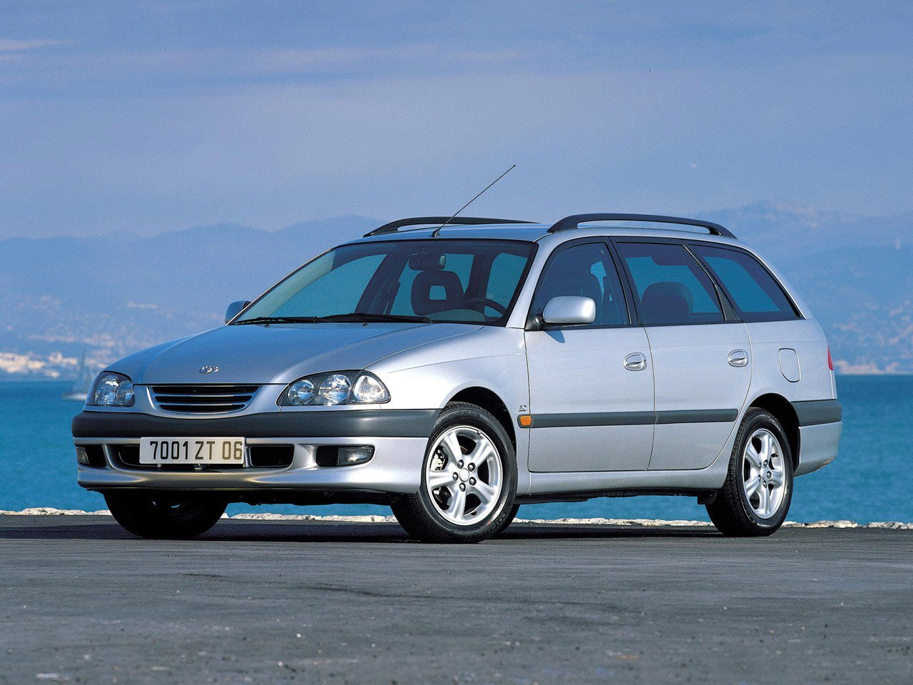 Toyota Avensis I (5-дверный универсал, 1997-2000)