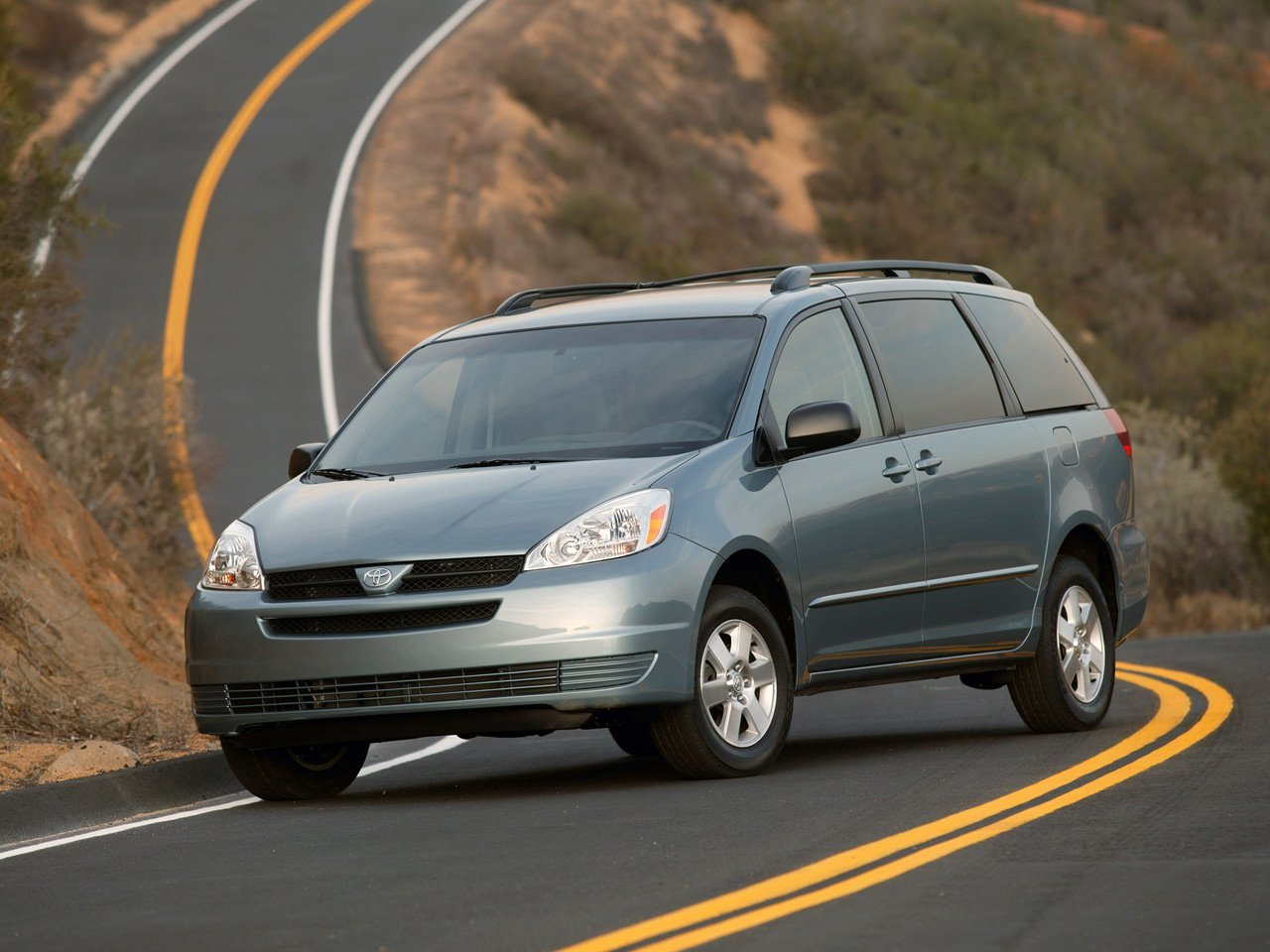 Toyota Sienna II (Минивэн, 2003-2005)