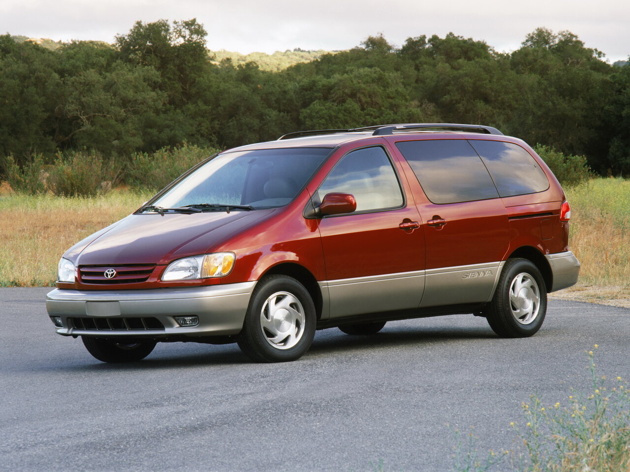 Toyota Sienna I Рестайлинг (Минивэн, 2000-2003)