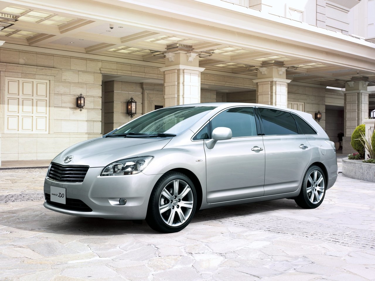 Toyota Mark X ZiO (Компактвэн, 2007-2013)