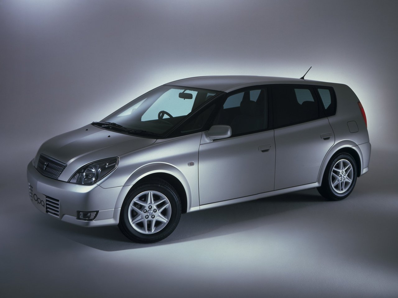 Toyota Opa (5-дверный универсал, 2000-2002)