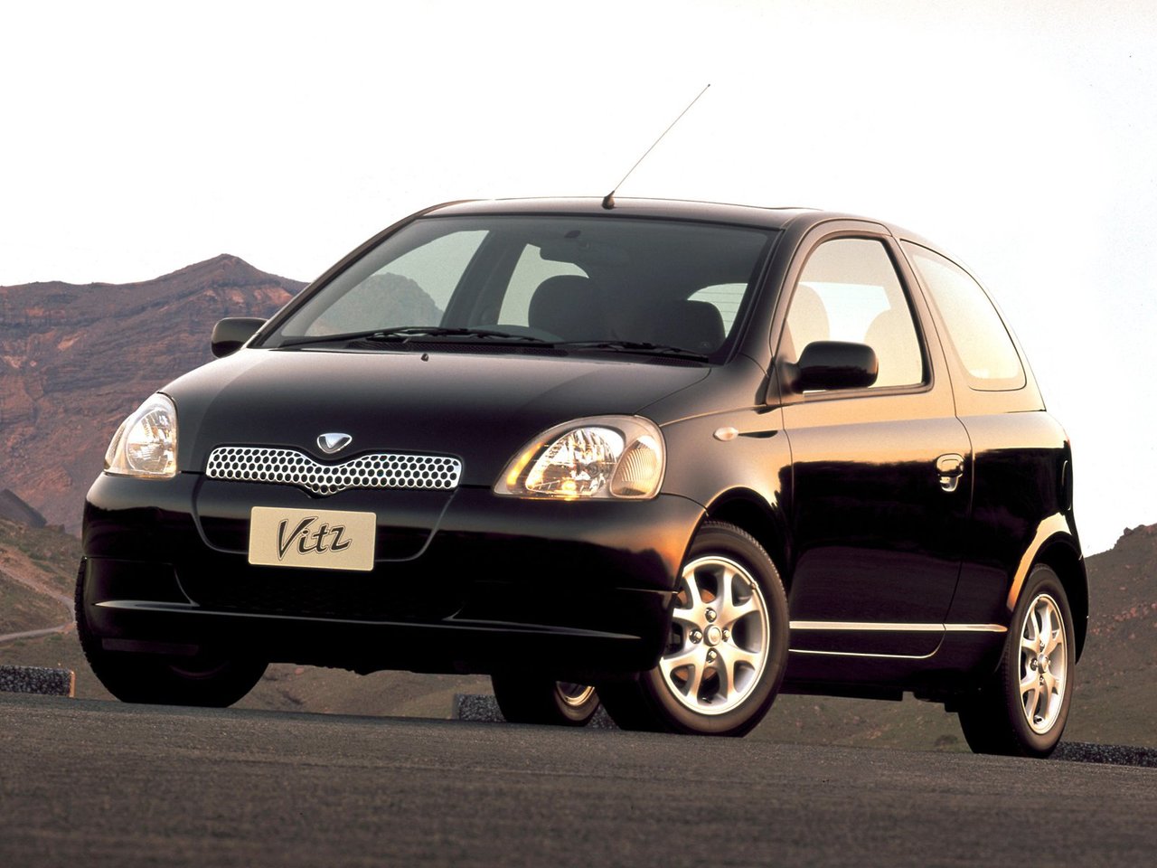 Toyota Vitz I P10 (Хэтчбек 3 двери, 1998-2005)