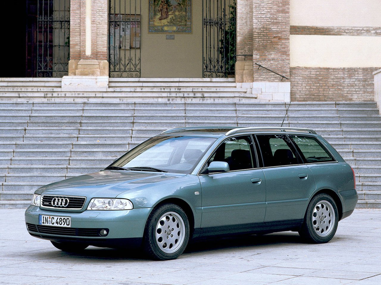 Audi A4 I B5 Рестайлинг (5-дверный универсал, 1997-2001)