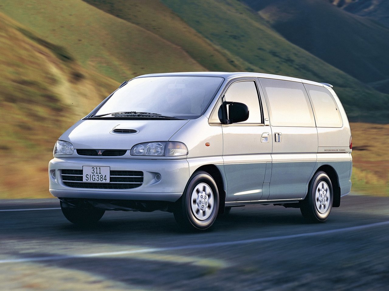 Mitsubishi Space Gear I (Минивэн, 1994-1997)