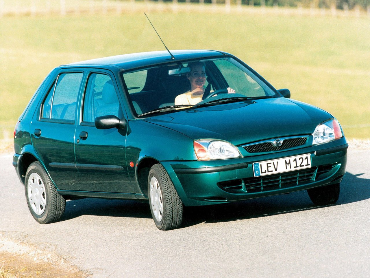 Mazda 121 III (Хэтчбек 5 дверей, 1996-2002)