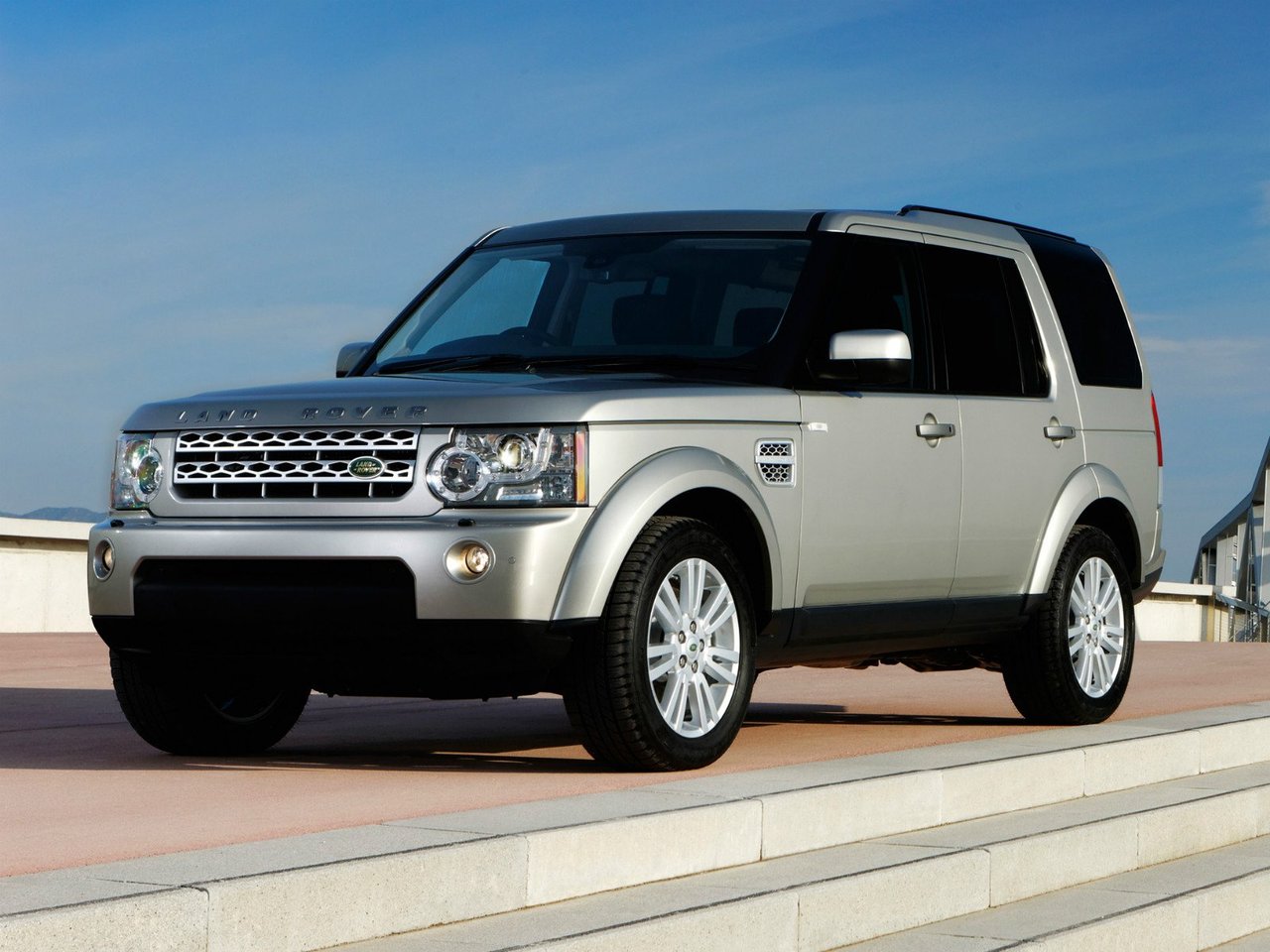 Land Rover Discovery IV (Внедорожник 5 дверей, 2009-н.в.)